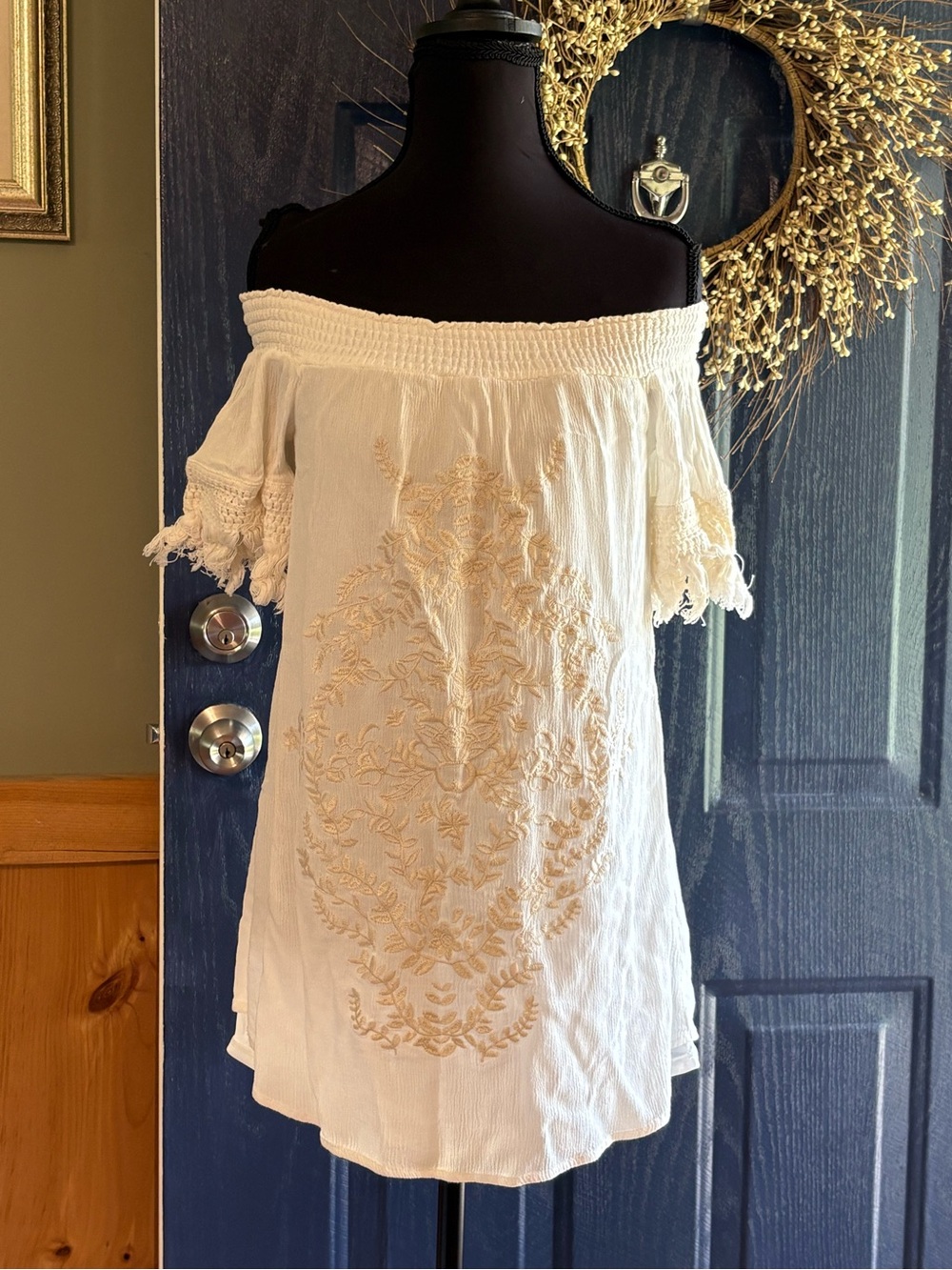 Jolt Cream Off-Shoulder Embroidered Tunic size XS